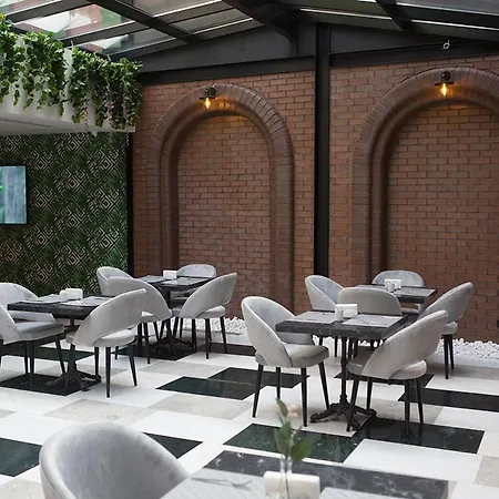 Hotel Emens